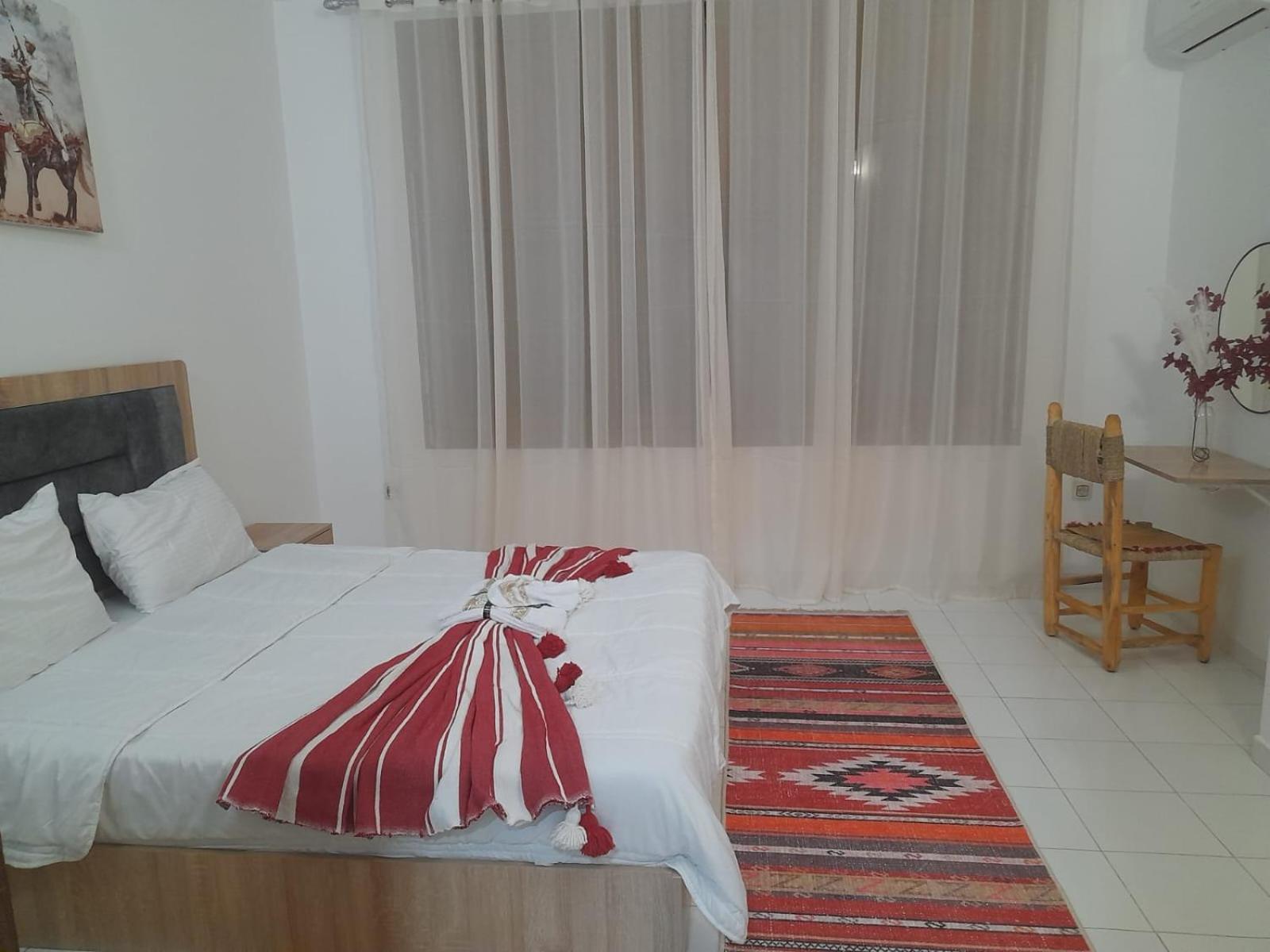 Steps From Sea And Center Apartment